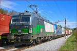 ELL 193 723 und ADRIA 1216 922 'Vanja' ziehen Containerzug durch Maribor-Tabor Richtung Koper Hafen. /29.4.2021