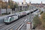 1216-960 der „Steiermarkbahn“ war am 3.11.14 mit einem Güterzug Richtung Süden in Erlangen bei km 23 unterwegs.