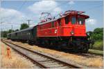 1245.518 steht mit dem Fotozug SLZ 14982 in Timelkam. 
20.6.2012