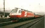 1822 001 stande im Mai 1998 mit einem Reisezug abgestellt in Lienz.