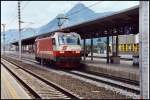 1822 004 fhrt im Sommer 2005 als Lokzug nach Innsbruck durch den Bahnhof Jenbach.