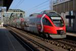 Schnellbahn 26631, von Hollabrunn nach Wiener Neustadt Hauptbahnhof ber Pottendorf-Landegg, 50 Jahre Wiener Schnellbahn (4124 014) mit 4023 011 hier bei der Einfahrt in die Haltestelle Wien