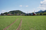 Hier noch ein Nachschuss:  4023 006-2 als S2 4971 (Villach Hbf - Rosenbach), am 5.5.2016 kurz vor dem Bahnhof Faak am See.