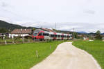Der Talent Triebwagen der ÖBB (4024 070-7) ist auf der Relation Garmisch-Partenkirchen - Innsbruck Hbf. unterwegs. Von Mittenwald aus geht es über den Riedboden nach Scharnitz in Österreich. Kurz hinter dem Bahnhof Mittenwald wurde die Isar überquert. 22.09.2018