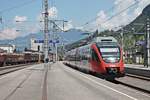 Als S-Bahn (Bregenz Hafen - Bludenz) fuhr am Mittag des 30.06.2018 der ÖBB 4024 034-3 vom Bodensee kommend in den Bahnhof von Feldkirch ein.