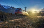 4024 111-9 fährt bei Sonnenuntergeng, nahe Berg im Drautal, Lienz entgegen.