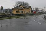 Auf der Fahrt von Feldkirch nach Buchs hat R 5710 den ersten Halt im Fürstentum Lichtenstein erreicht, der zugleich der einzigste Bahnhof in diesem Alpenstaat ist.