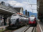 Auf Gleis 1 steht abfahrbereit 4024 085 als REX 5351 nach Kufstein, daneben 4024 059 als S6 nach Hochfilzen über Kitzbühel; Wörgl, 22.06.2018  