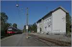 Nach einem kurzen Halt verlässt der ÖBB Talent ET 4024 die Station Hard Fussach Richtung St.Margrethen.