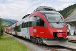 Elektrotriebwagen 4024 043-4 TALENT der ÖBB / S-Bahn Steiermark im Bahnhof Übelbach anlässlich einer Fahrzeugausstellung zur 100-Jahr-Feier der Strecke Peggau-Übelbach, 04.08.2019 