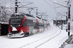 4024 054-1 fährt mit einem dahinter unbekannten 4024 als REX durch Dornbirn Haselstauden.