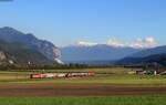 1144 205 und 1116 275 mit dem REX 5392 (Innsbruck Hbf-Landeck Zams) trifft auf 4024 *** als S 5125 ( Telfs-Pfaffenhofen-Kufstein) bei Flaurling 16.10.21