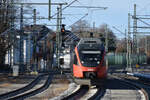 Da hat sich trotz Fahrplanumstellung nichts geändert: Die Talente der ÖBB fahren als S-Bahn bzw. REX weiterhin bis Lindau Insel. Vor dort kommend trifft 4024 010-3 am 27.12.2021 in Lindau-Reutin ein (Fahrtziel = Schruns).