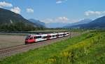 Kurz vor seiner Modernisierung ins Cityjet-Design wurde der ÖBB 4024 058 am 30.7.2020 bei Flaurling an der Arlbergbahn als Zugleistung 5118 nach Telfs-Pfaffenhofen angetroffen. Man konnte den in die Jahre gekommenen Zustand des 2005 gebauten Fahrzeugs bereits erkennen.  