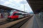 BB-Elektro-Talent 4024 079-8 verliert sich fast in den unendlichen Bahnsteigweiten von Wrgl.