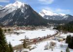 4024 061 als R nach Innsbruck am 04.04.2013 bei Scharnitz.