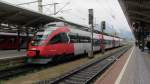 4024 083 als S1 (Telfs-Pfaffenhofen - Rosenheim) im Bahnhof Wrgl Hbf am 11.5.2013.