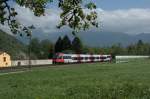 Die Apfelblte ist im vollen Gange, nur der zahme Kaiser halt sich noch ein wenig bedeckt als ein 4024er am 03.05.13 das Reisacher Kloster bei Niederaudorf passiert.