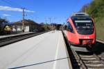 BR 4024 111-9 beim Halt im Bahnhof Velden am Wörthersee auf der Fahrt Richtung Villach, April 2014