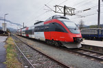 4024 097-0 als S1 4266 (Greifenburg-Weißensee - Friesach), am 9.4.2016 in Greifenburg-Weißensee.