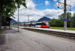 4024 122-6 als S1 4233 (Friesach - Lienz), am 20.5.2016 beim Halt in Greifenburg-Weißensee.