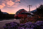 4024 112-7 fährt in der Abenddämmerung als S1 4262 (Lienz - Villach Hbf) in die Haltestelle Berg im Drautal ein.