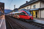 4024 122-6  Sonnenstadt Lienz  hält als S1 4252 (Lienz - Friesach) im Bahnhof Spittal-Millstättersee.