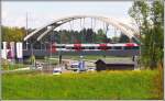 RE5755 auf der neu gebauten Brücke über die Autobahn N13 bei St.Margrethen. (22.04.2014)