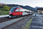 4024 111-9 als S1 4875 (Greifenburg-Weißensee - Spittal-Millstättersee), am 14.4.2016 in Greifenburg-Weißensee.