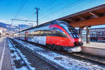 4024 122-6  Sonnenstadt Lienz  wartet in Lienz, auf die Abfahrt als S1 4244 nach Friesach.