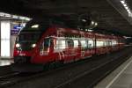 Der Triebwagen 4024 103-6, der für den neune Hauptbahnhof wirbt, im Bahnhofg Wien Mitte.