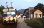 Auf der Fahrt von Villach nach Feldkirchen legt 4030.320 im August 1981 einen kurzen Halt in Annenheim ein