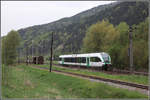 Ein STB Triebwagen fährt durch den Bahnhof Mixnitz Bärenschützklamm am 26.04.2019