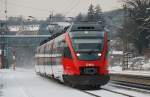 Entchen im Schnee. 4124 137 als S-Bahnzug 20121 von Rekawinkel nach Wien Westbahnhof kurz nach der Abfahrt aus Tullnerbach-Pressbaum am 18.12.2009. 