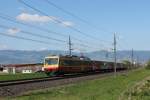 ET 10 108 der Monterfonerbahn mit 3 Cityshuttle-Wagen und einem Steuerwagen der MBS als REX 5581 von Lindau Hauptbahnhof (L) nach Bludenz (B), hier zum Sehen kurz vor der Durchfahrt der Haltestelle