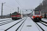 Von der slowenischen Seite des Bahnhofs Spielfeld-Straß rollt am 23.1.2023 die 1142 667 durch den Bahnhof um im österreichischen Teil wieder mit eigener Kraft ihre nächste Leistung zu