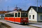 ET 20 111 (ursprünglich bei der Extertalbahn eingesetzt) der Lokalbahn Lambach - Vorchdorf-Eggenberg vor dem Bahnhof Vorchdorf-Eggenberg, 06.04.1986