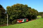 Die StB Triebwagen ET2 (Baujahr: 1930, Umbau: 1991) ist auf dem Weg aus Feldbach nach Bad Gleichenberg kurz vor Hst.