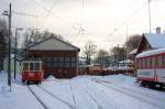 Fahrzeugparade der Attergaubahn bei Betriebsbeginn am 19.12.10 im Bahnhof Attersee.