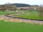 Schienenstrang/weg entlang der Hausruckbahn nächst der Haltestelle Oberbrunn; 230326