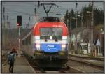 EM-Lok 1116 108 Kroatien fhrt mit EC 536  Jaques Lemans  von Villach nach Wien Sd in den Bahnhof Zeltweg ein.
16.03.2008