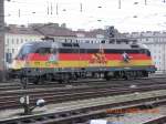 Die deutsche EM-Lok holt ihren Zug ab, den sie in ein paar Minuten Richtung Wiener Neustadt fhren wird. Aufnahme vom 26.3.2008.