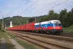 1116 084 ist mit einem Gterzug auf der Passauer Bahn Richtung Wels unterwegs.