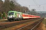 8.3.08 Austria-Fan-Zug nach Linz, wohl ein Zufall, dass eine grne Lok am Zug war?! ^^ Der mit Schlierenzug gefhrte D 16254 von Wien Sdbahnhof nach Linz wurde von der 1116 264 bespannt.
