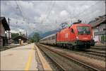 Der OEC 565  Tiroler Festspiele Erl , von Innsbruck Hbf nach Wien Westbahnhof, ist am 08.07.2008 mit der 1116 170 bespannt und wird bei der Durchfahrt in Brixlegg auf den Chip gebannt.