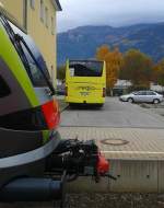 In Tirol funktioniert die Zusammenarbeit der Öffis vorbildlich, währenddessen die Abstimmung zwischen Bus und Bahn im nicht weit entfernten Kärnten nur kläglich ist. Aufgenommen am 28.10.2015 in Lienz.