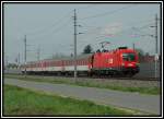 EC 101 auf dem Weg nach Laibach kurz vor der Durchfahrt der Haltestelle Flughafen Graz-Feldkirchen am 25.4.2006.