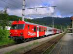 Salzkammergut 2009 - Der frisch hauptuntersuchte und neu lackierte City-Shuttle Steuerwagen 8073 053 bildet am 19.05.2009 den Schlu des R 3413 Obertraun-Attnang Puchheim.