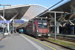 ÖBB 1116 239-5 steht mit dem RJX 766 zur Fahrt nach Innsbruck Hbf in Salzburg Hbf bereit.