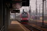 Amstetten, N, 11. November 2008: Noch ist es etwas besonderes, dass der Railjet auf Testfahrt ist. Flankiert von 4 BB-Mitarbeitern fhrt er langsam in den Bahnhof Amstetten ein. Tags zuvor war die Garnitur noch Lok voraus in Linz zu sehen. 